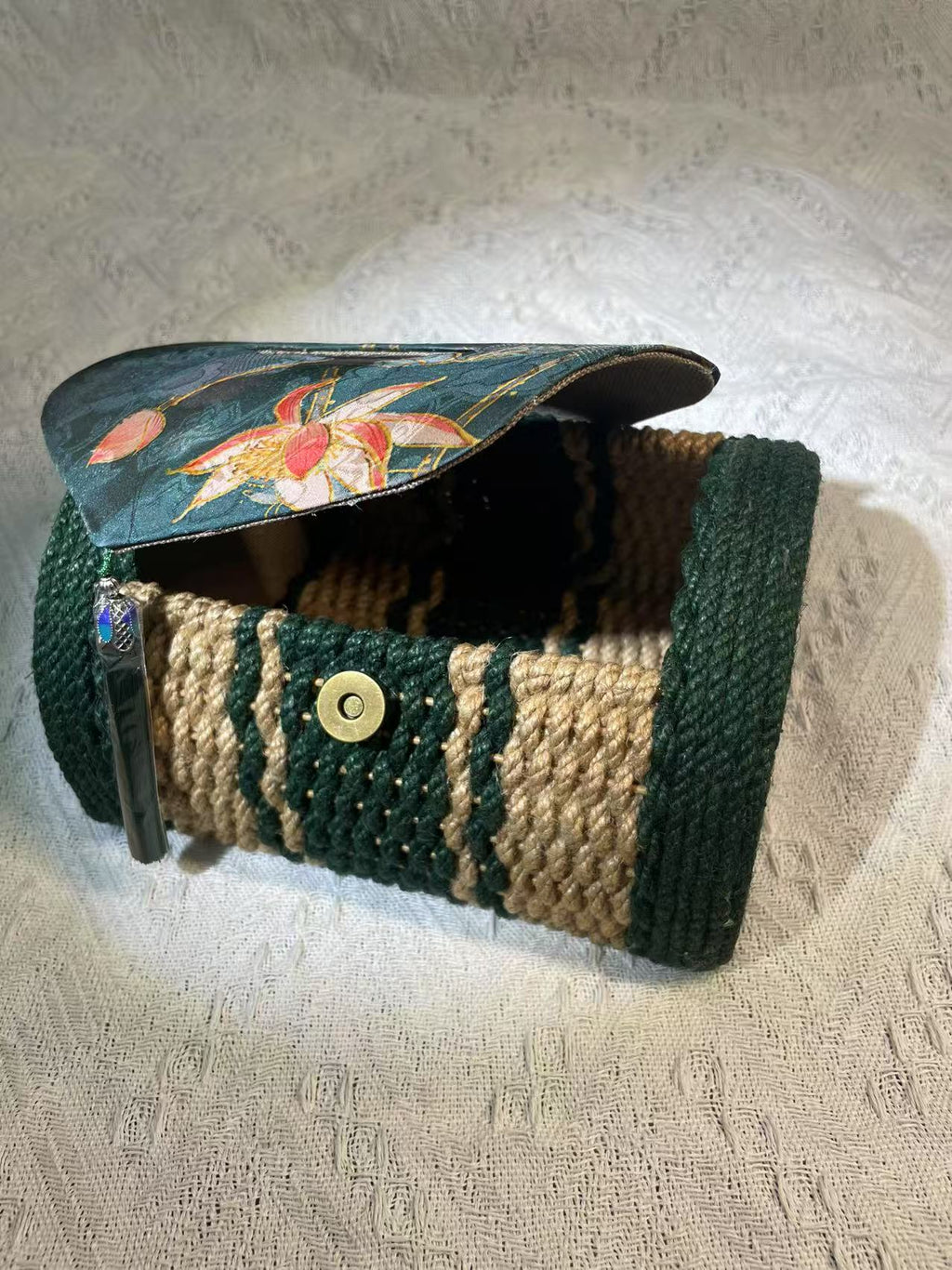 Hand-woven hemp rope paper towel storage box