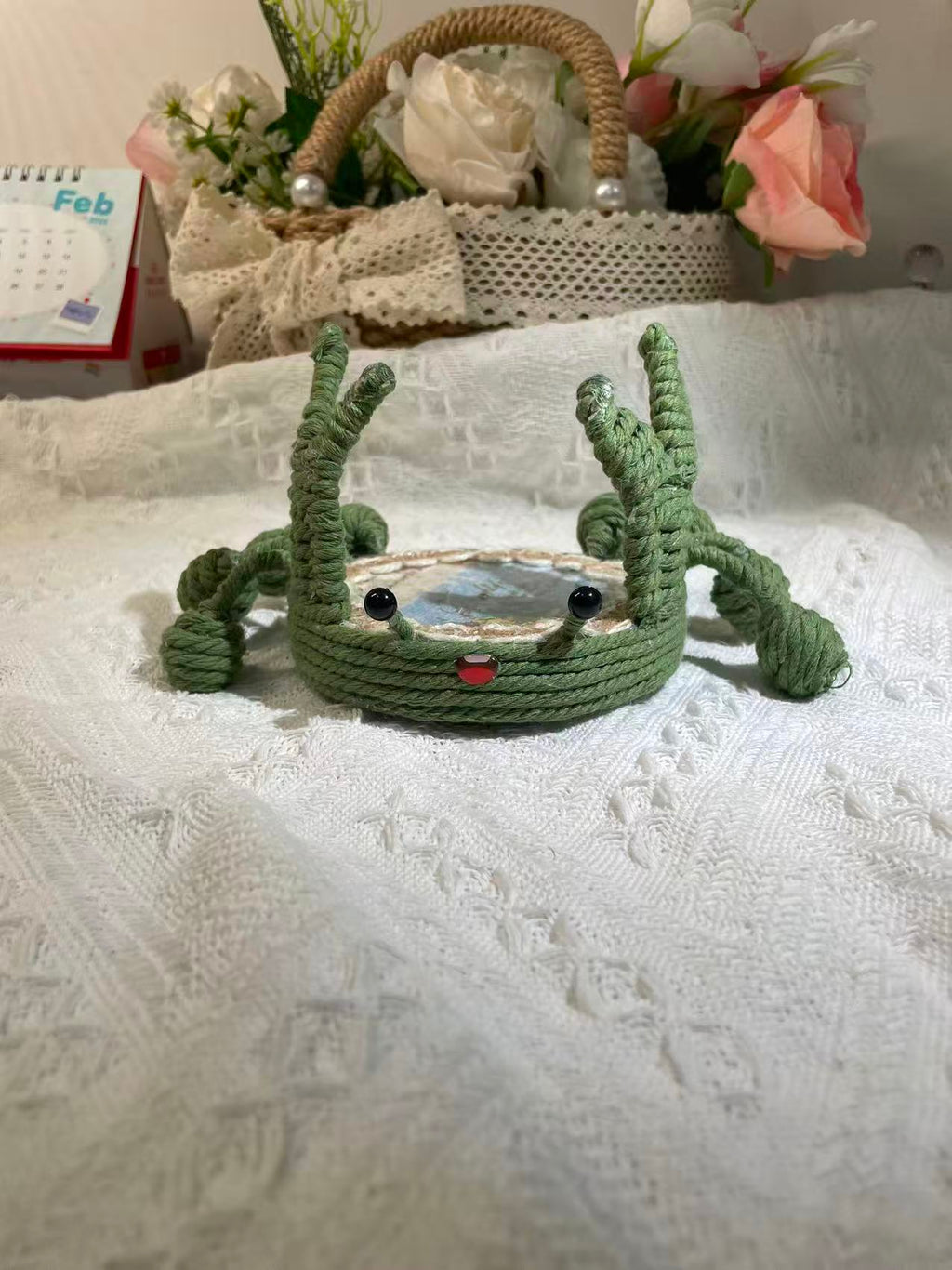 Handwoven crab-shaped phone holder